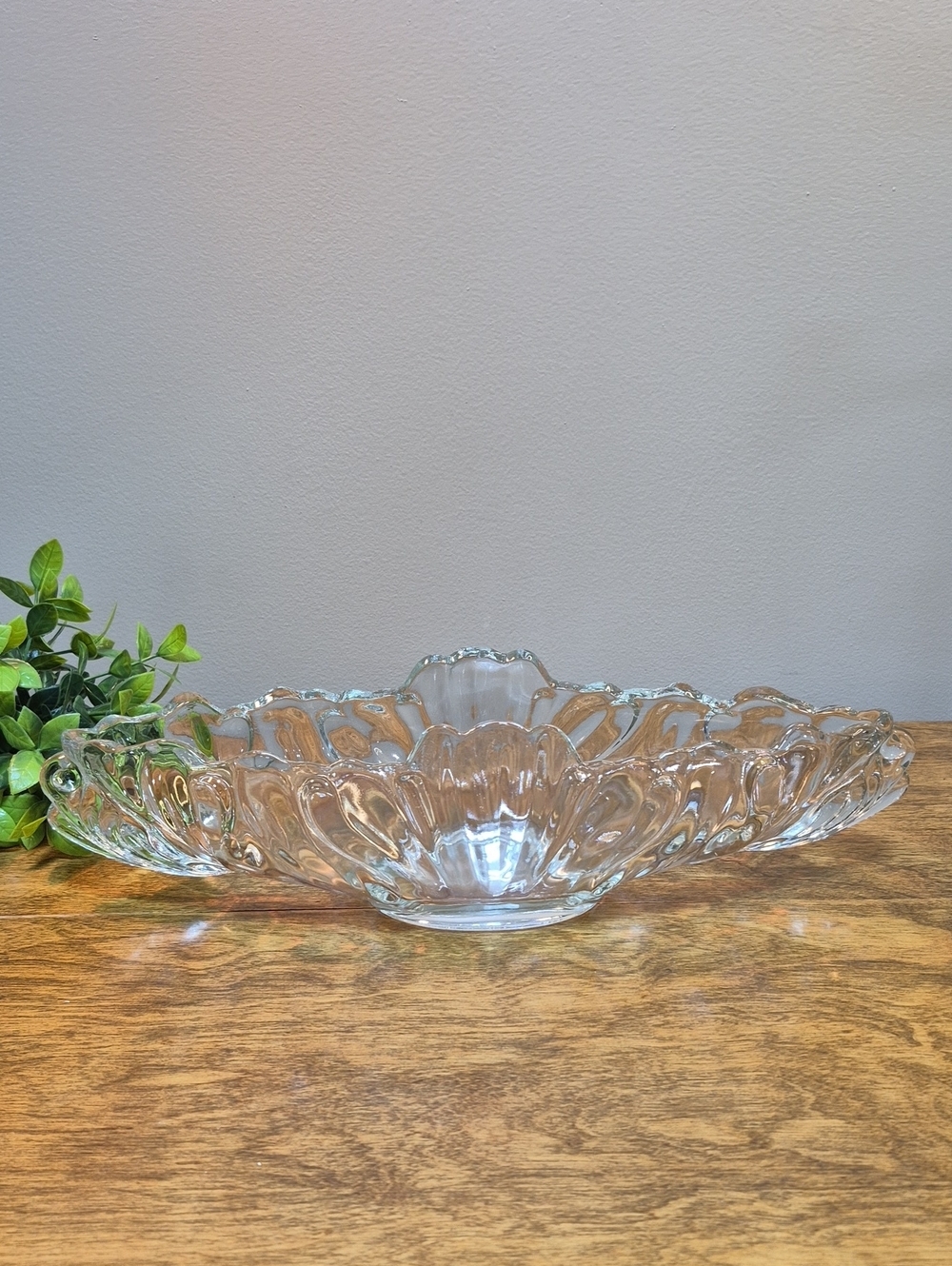 VINTAGE Clear Glass Gondola Canoe Banana Boat Scalloped Edge Decorative Bowl